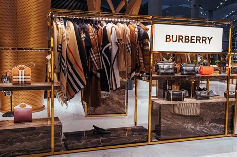 negozi burberry caserta|burberry italia.